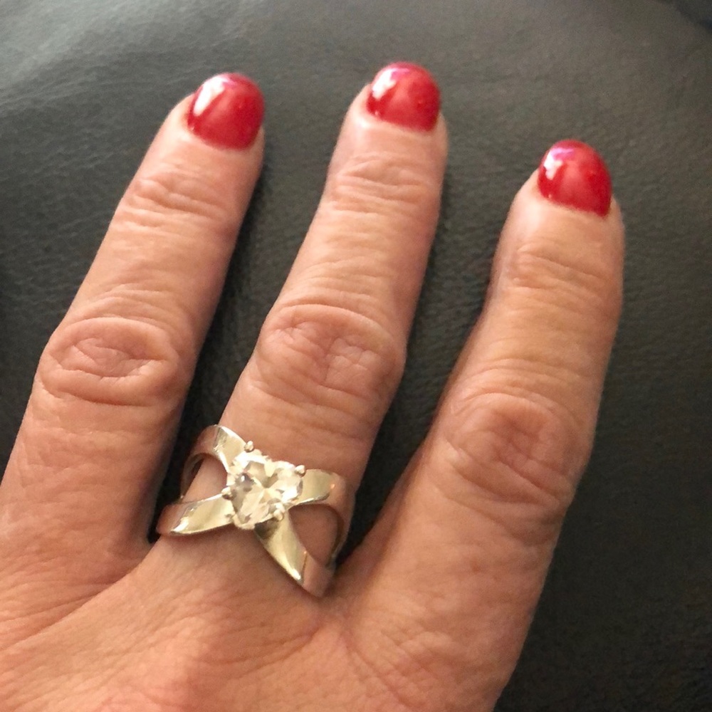 Stunning Sterling Silver Sz. 8 Ring w Heart